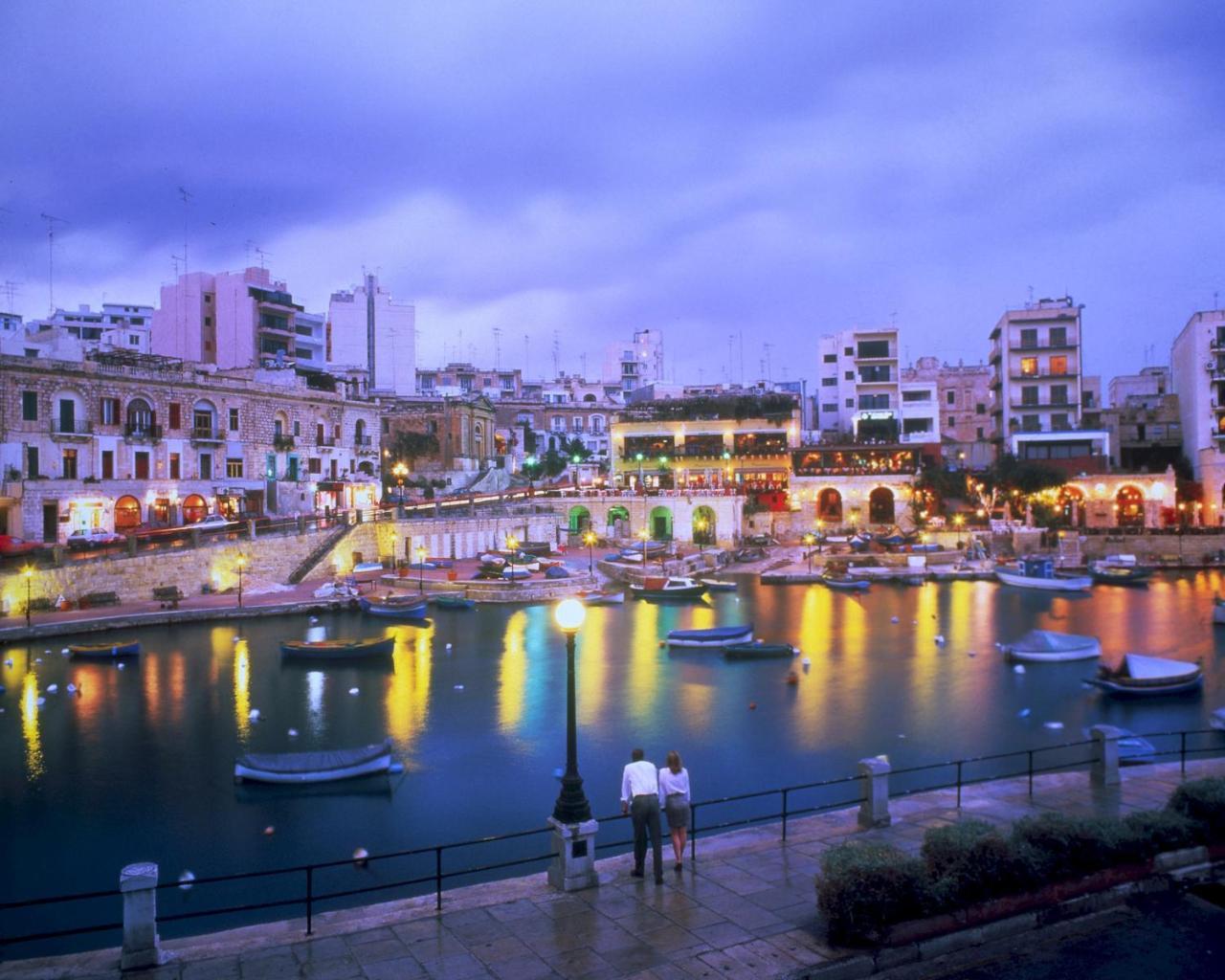 With Pool * Sliema