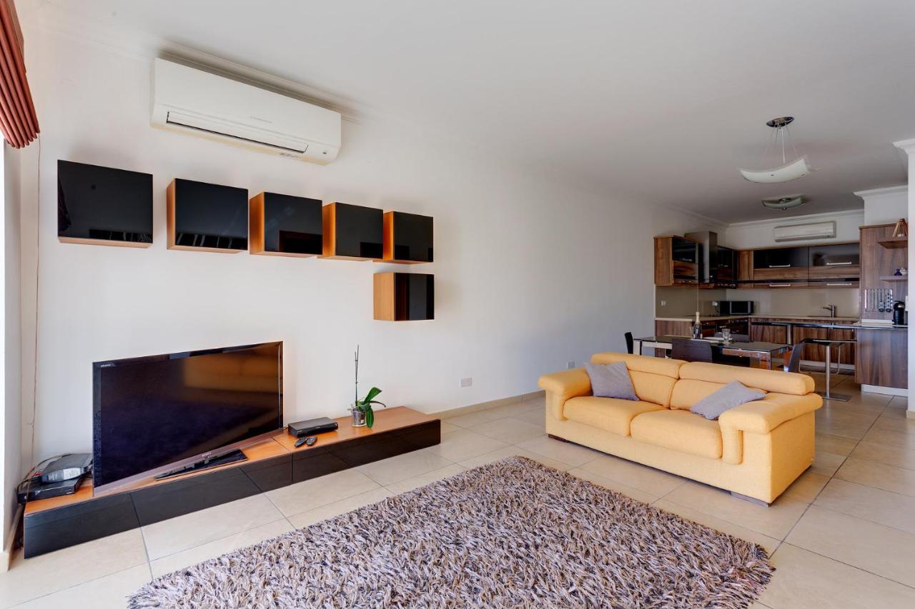 Apartment With Pool Sliema